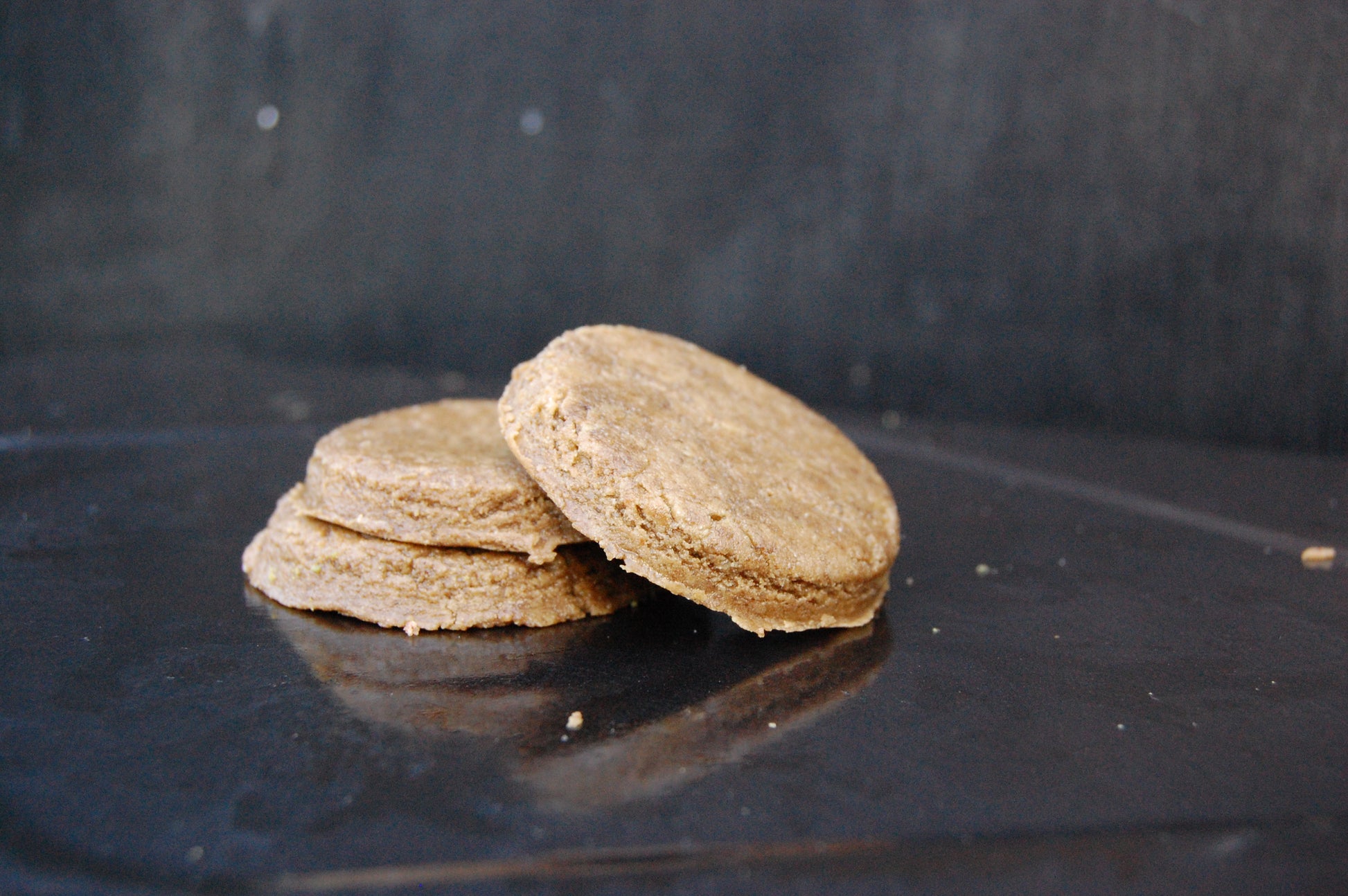 hojicha cookie, diagonal view